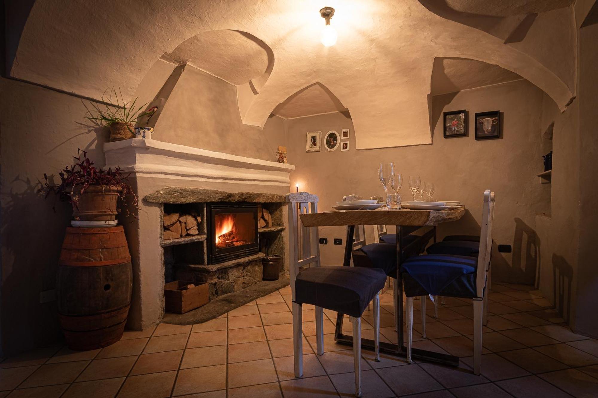 Relais Del Brigante Panzió Settimo Vittone Kültér fotó